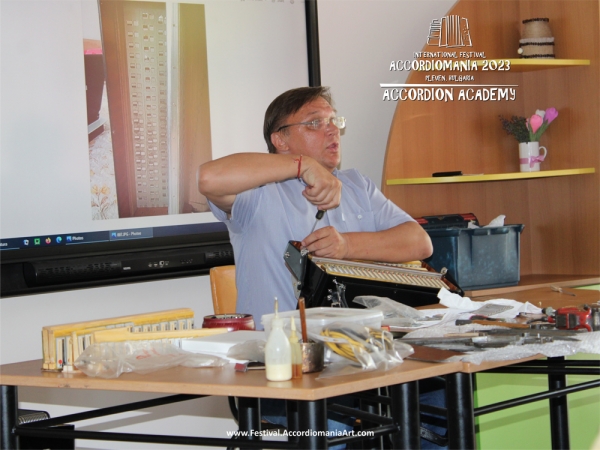 Viktor Melnik (Bulgaria): Today's instruments - accordion, bayan - structure, repair, set up and maintenance